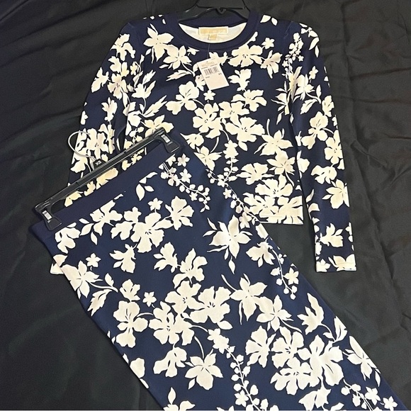 Michael Kors Dresses & Skirts - NWT Michael Kors Navy and White Floral Top